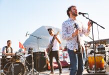 Sådan arrangerer du din egen musikevent i din by Musikevent