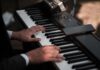 Søvn kan hjælpe på kreativiteten Person spiller keyboard og synthesizer