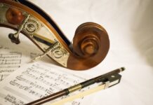 Spil og lyt til klassisk musik violin